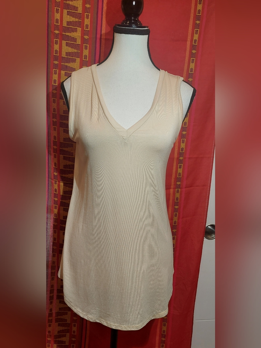 Seven7 Cream V-Neck Sleeveless Tunic Top